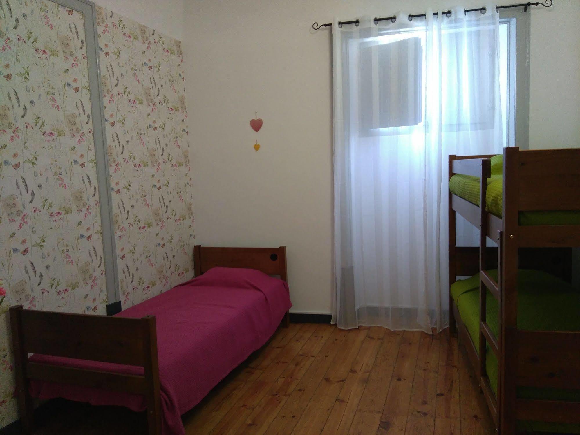 Hostel Raymundo Évora Esterno foto
